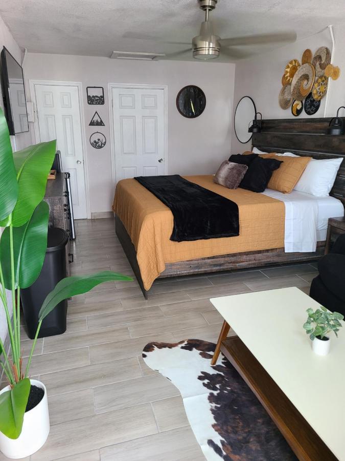 Modern Studio Retreat With King Bed - Cozy Comfort Pahokee Exterior foto